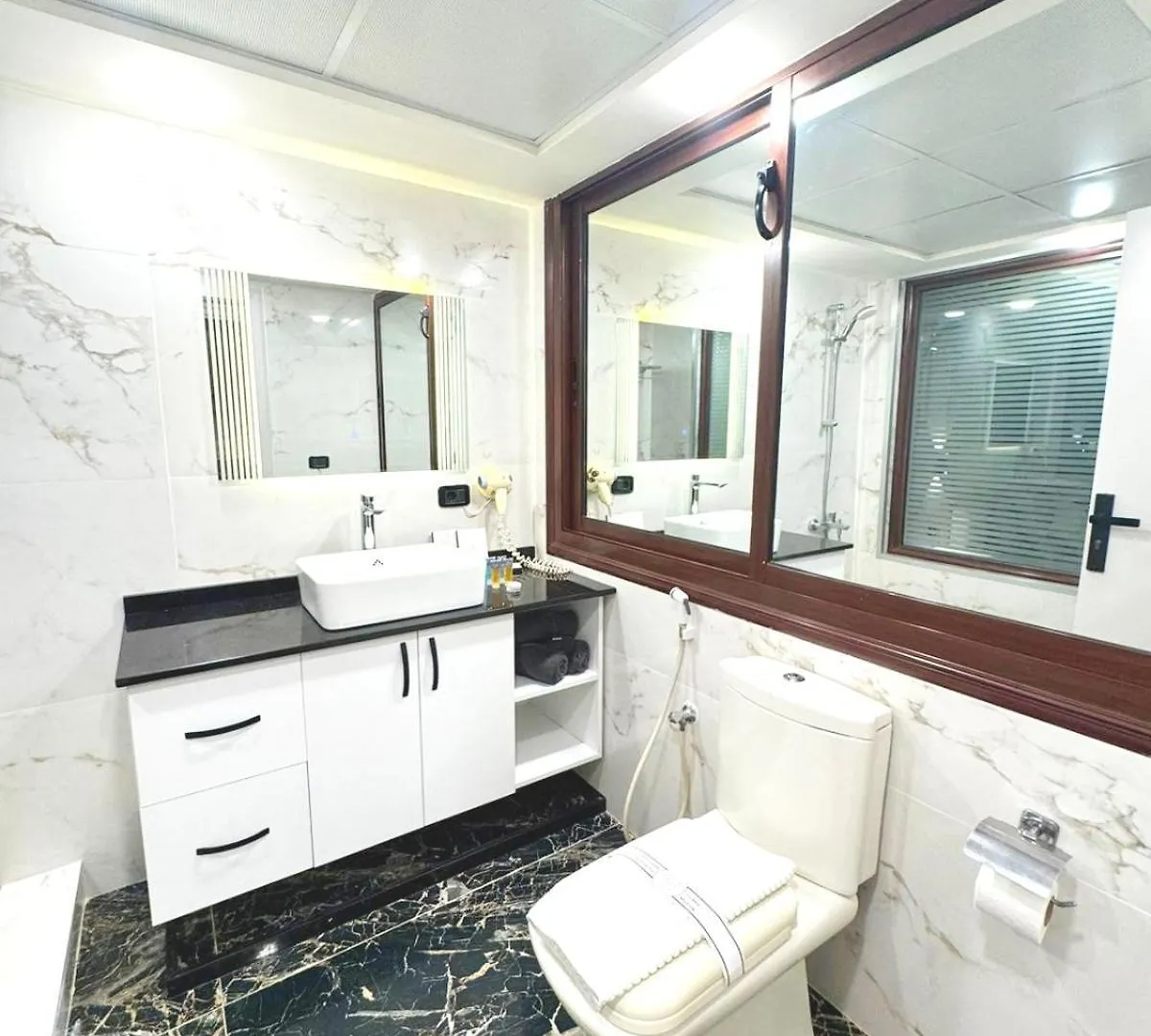 ****  Queens Suite Hotel Beirut Libanon