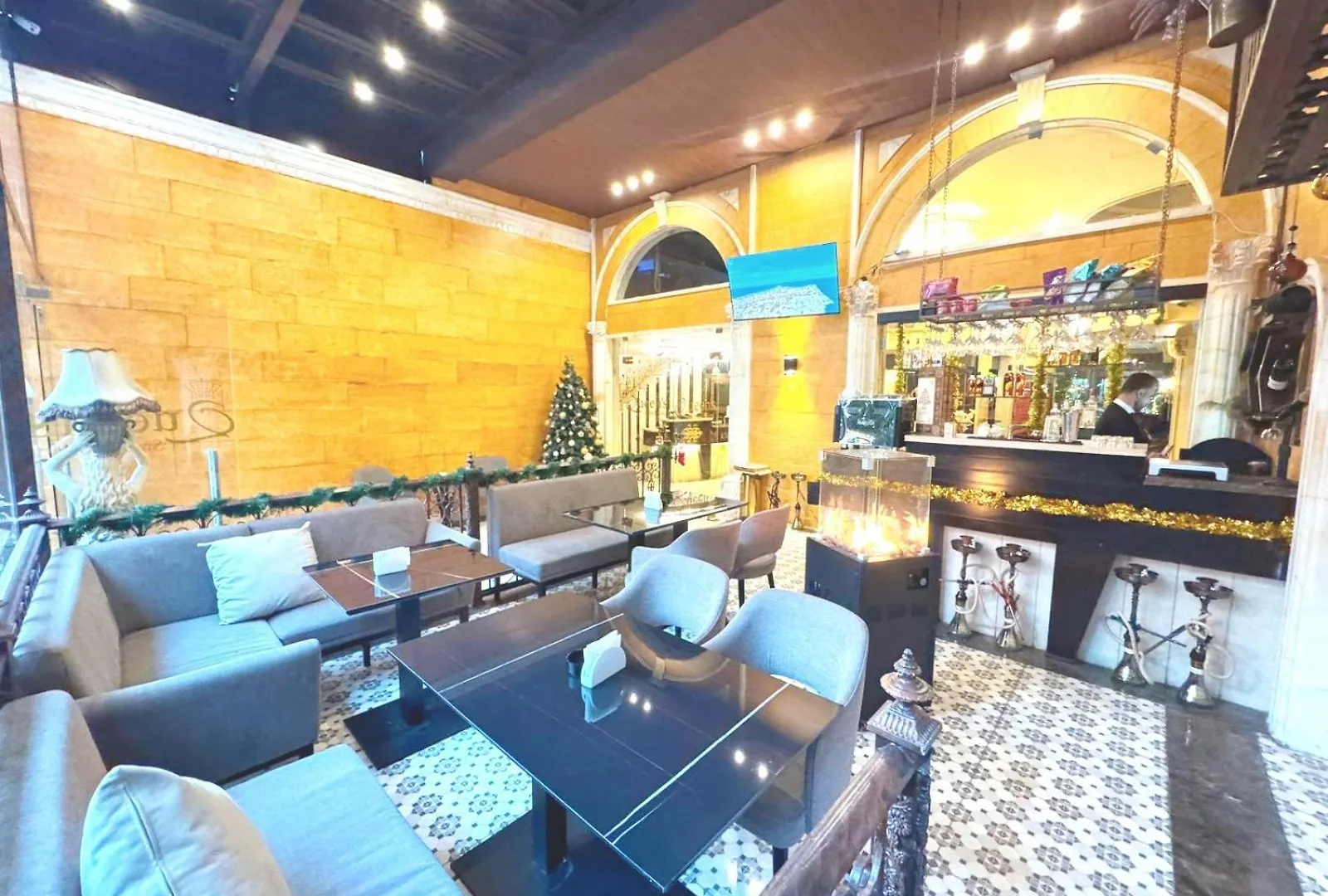 Queens Suite Hotel Beirut 4*,