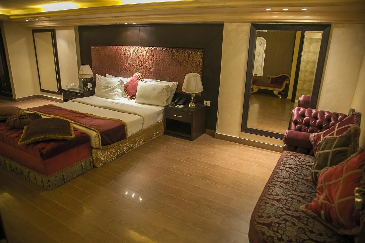 Queens Suite Hotel Beiroet 4*,
