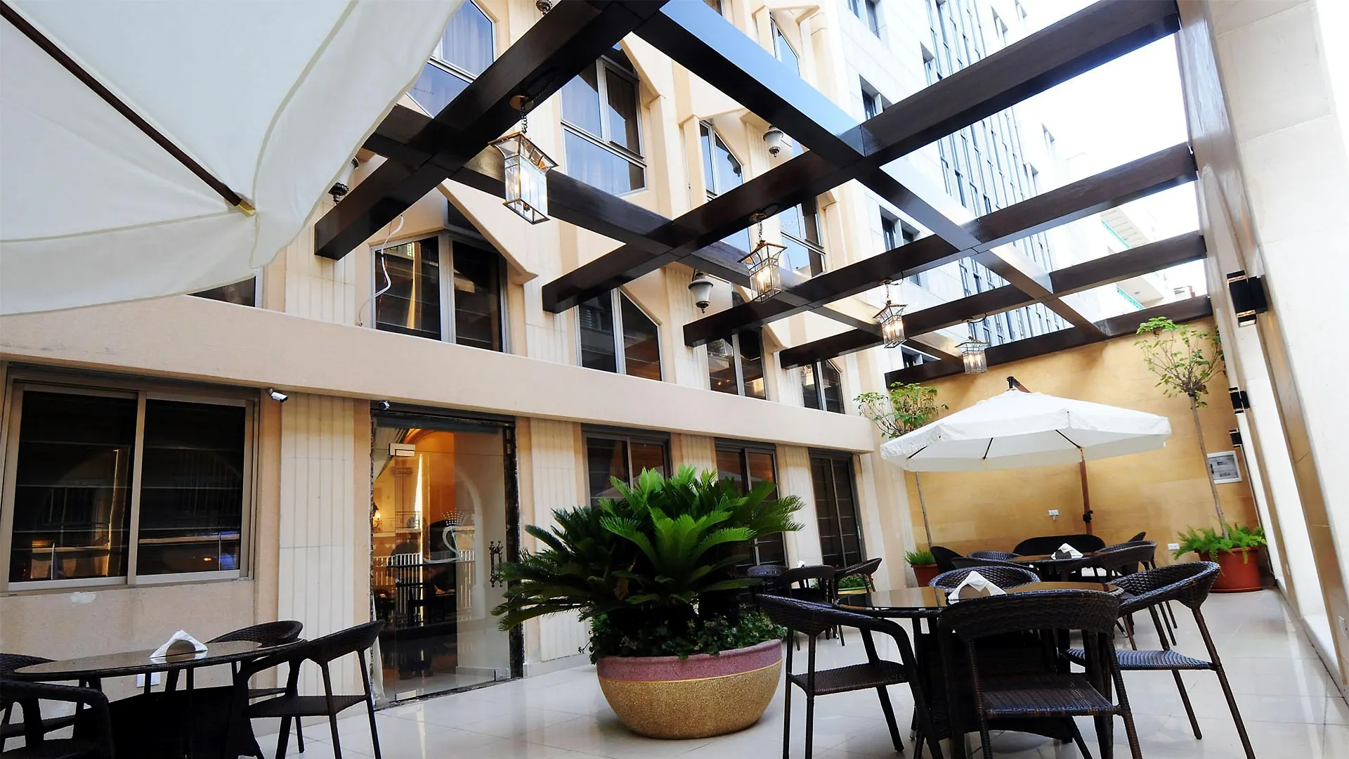 Queens Suite Hotel Beirut