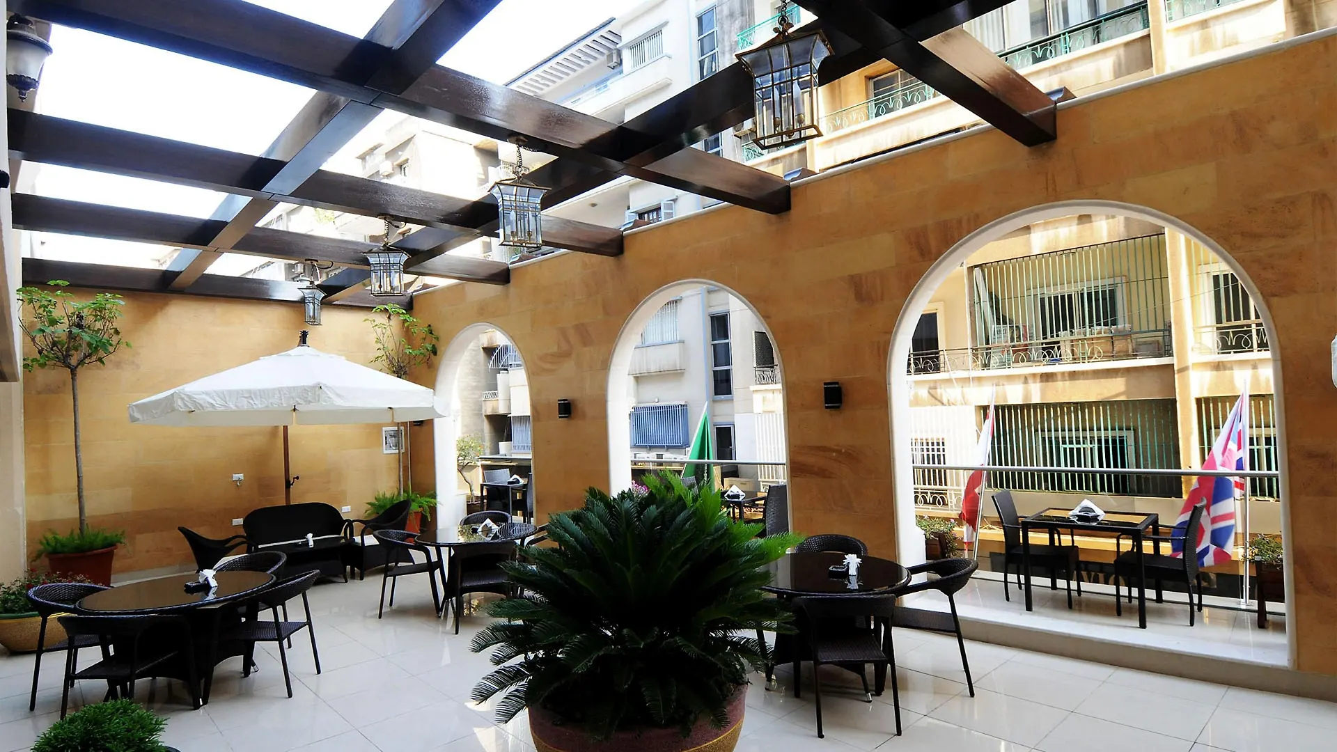 Queens Suite Hotel Beirut 4*,