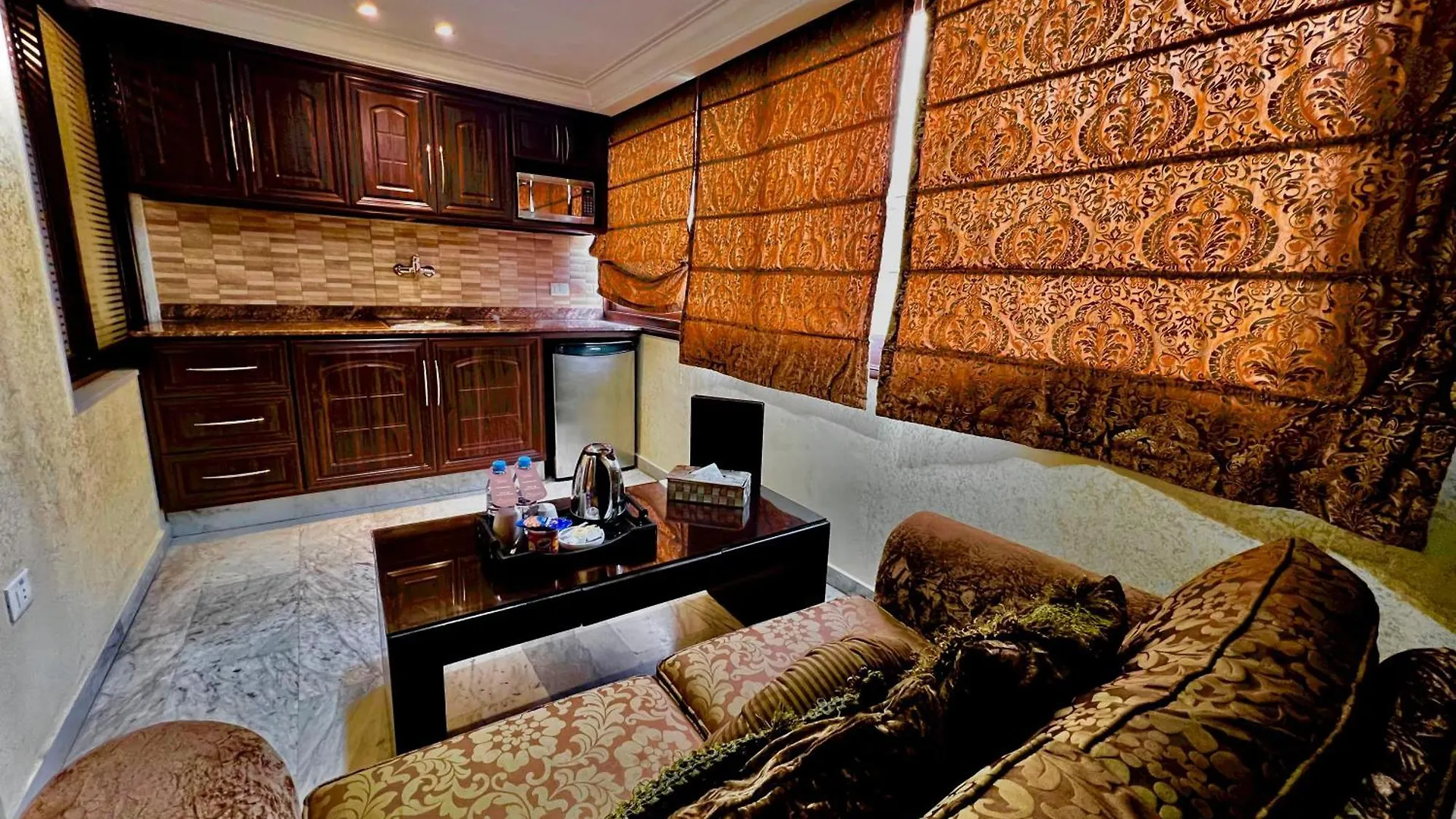 Queens Suite Hotel Beirut 4*,