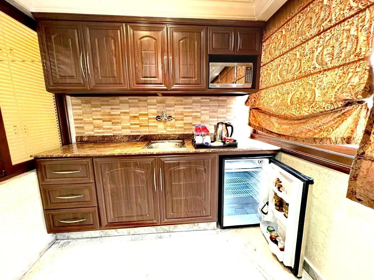 Queens Suite Hotel Beirut 4*,