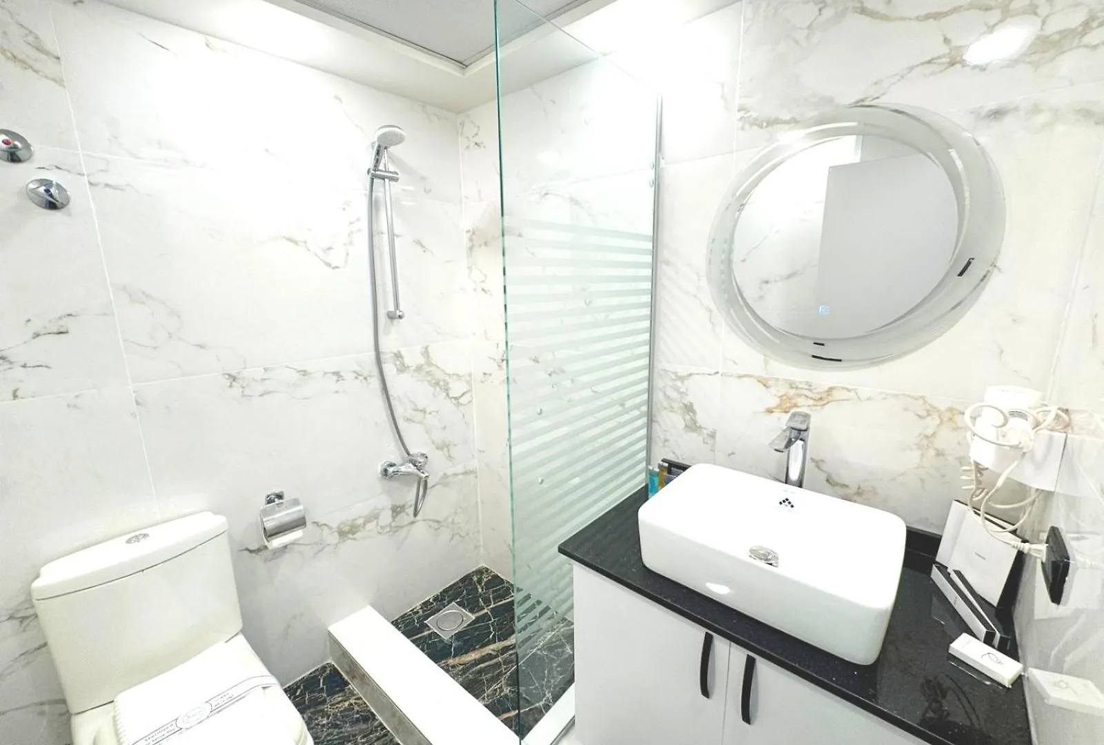Queens Suite Hotel Beirut 4*,
