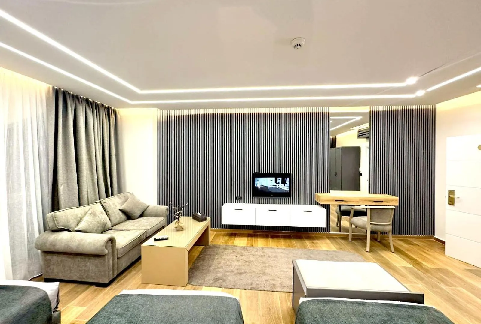 Queens Suite Hotel Beirut
